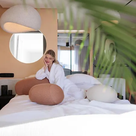 High End Unique 270 Degree Aerial Sea View Lejlighed